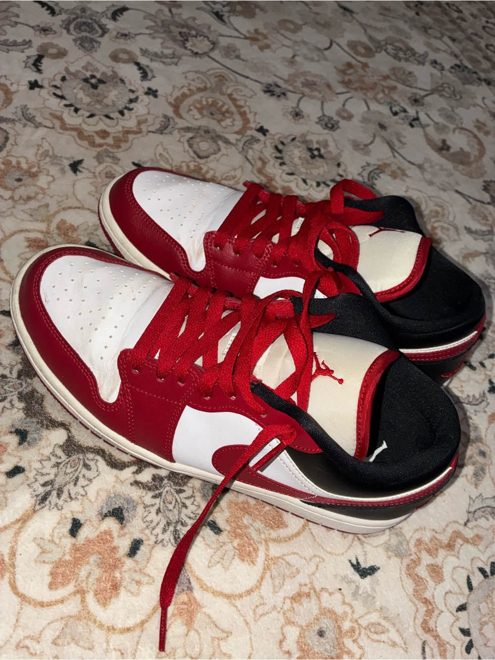 Nike Men's Low-Top Sneakers in Red, White and Black